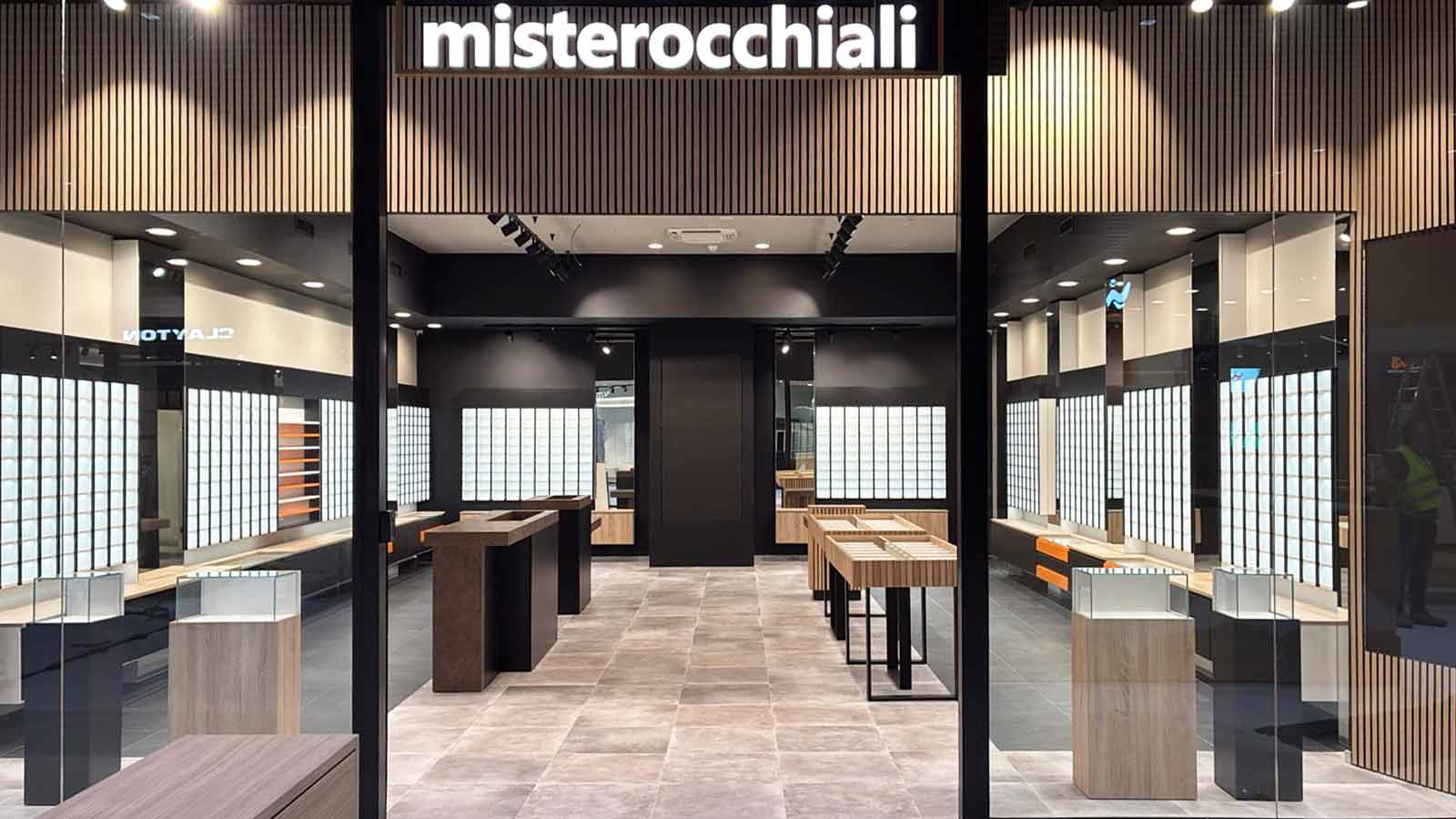 arredamento negozio di ottica a Bolzano, progetto su misura