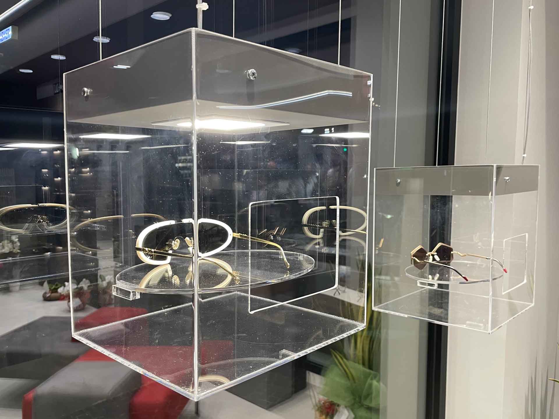 teche espositive sospese